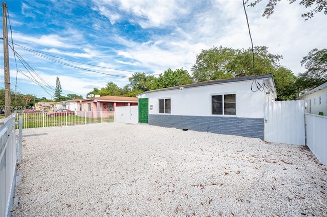 Building Photo - 5505 NW 5th Ct Unit 5507