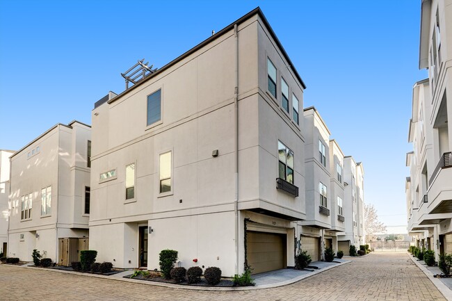 Building Photo - 5453 Larkin St Rental