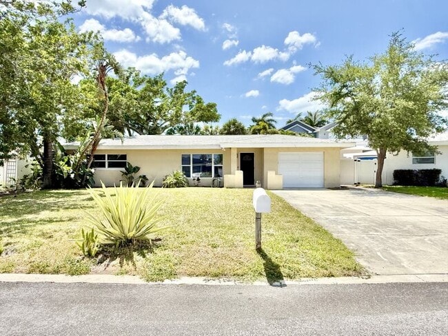 Building Photo - 6660 Bay St