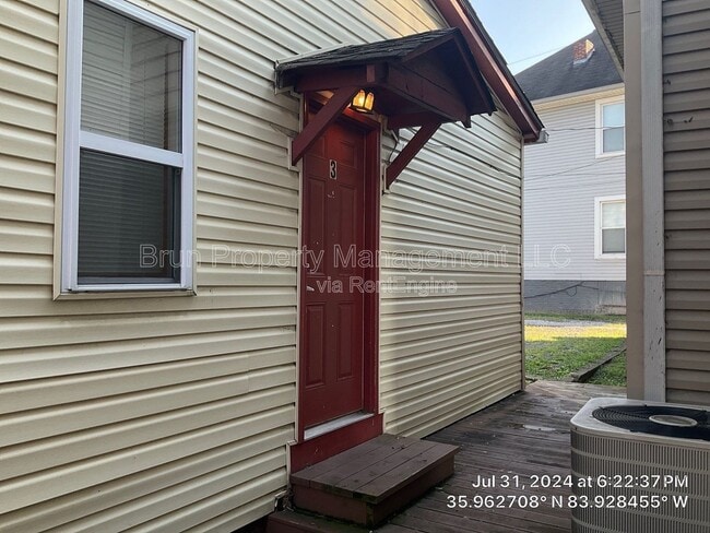 Building Photo - 203 12th St Unit 3