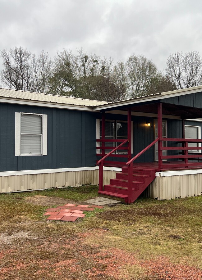 Building Photo - Chris McG 744