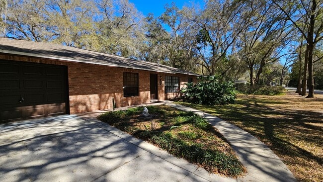 3 bed, 2 bath 1 car garage - 3 bed, 2 bath 1 car garage House