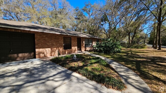 Building Photo - 3 bed, 2 bath 1 car garage Rental