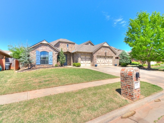 Photo - 2525 SE 13th St