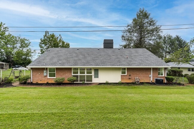 Photo - Newly renovated 4 Bedroom 3 Bathroom Home ...