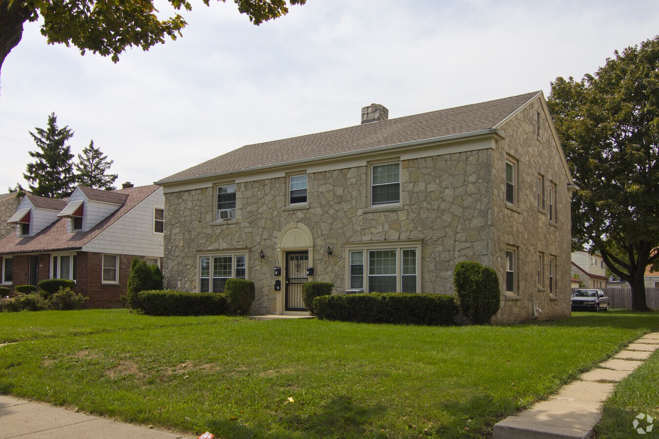 Photo - 4047-4272 N Sherman Blvd Apartments