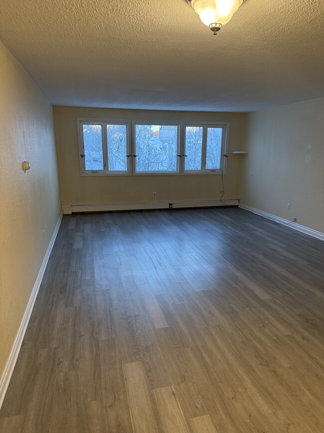 Photo - 660 Fairbanks St