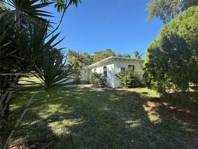 Building Photo - 1503 NE 128th St Rental