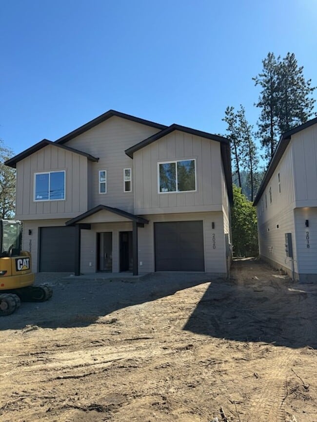 Building Photo - Duplex in CDA ! Rental