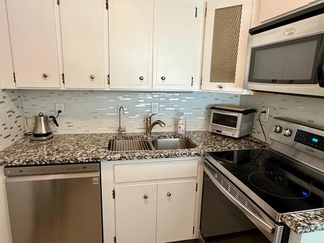Building Photo - 5700 NE 22nd Way Unit 3293