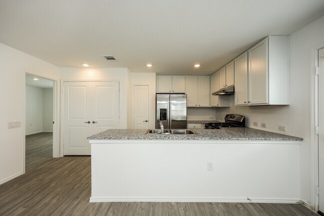 Photo - 4515 Emma Way