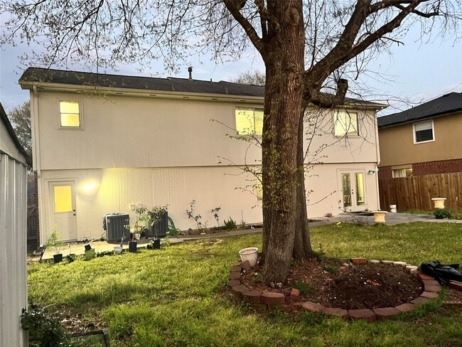 Building Photo - 28723 Sedgefield St