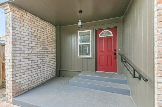 Photo - 5922 Fairdale Ln