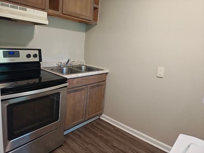Photo - Room in Apartment on Overland Heights