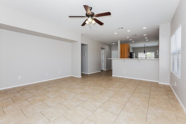 Photo - 18 W Saddle Way