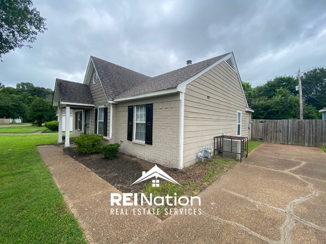 MILLINGTON STUNNER! 3BR/2BA | Vaulted Ceilings & Vinyl Plank Floors | Fenced Yard!