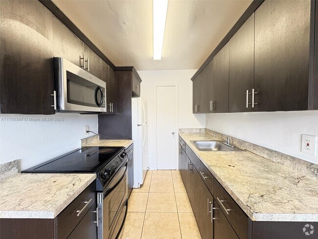 Building Photo - 1333 S Dixie Hwy Unit 217 Rental