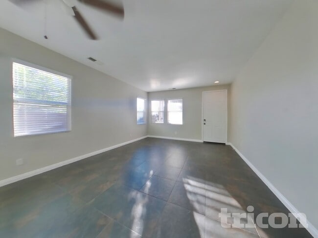 Photo - 35676 Winkler St