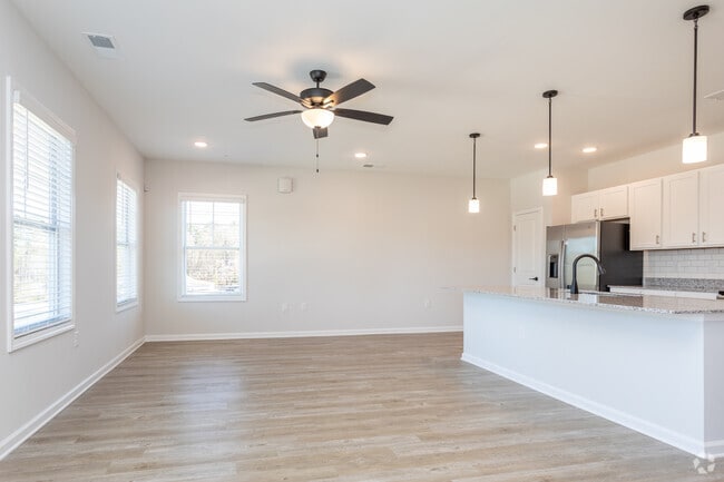 3 habitaciones, 2 baños, 1565 pies cuadrados, área de estar - Waterford Apartments