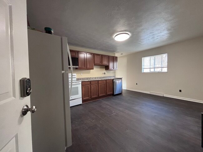 Photo - 102 Saint John St Unit B