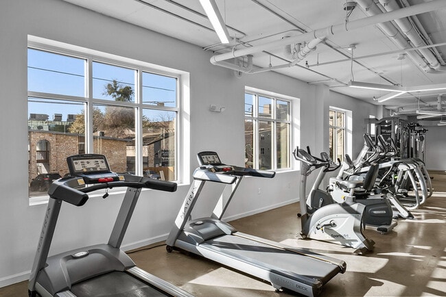 24-Longview-Apartments-Near-UT-Austin-Fitness-Center