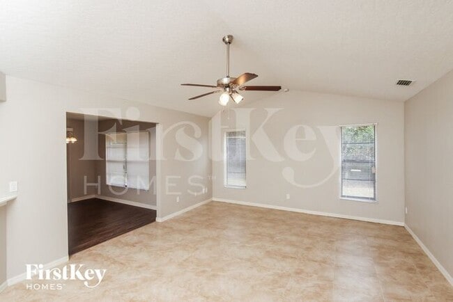 Photo - 601 Londonderry Cir SE