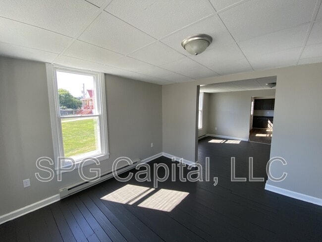 Photo - 110 N York St