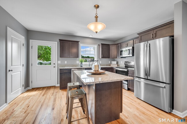 Building Photo - 88 Woodhouse Ave Unit 3