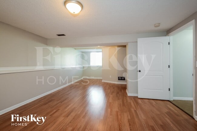 400 Rhonda Dr