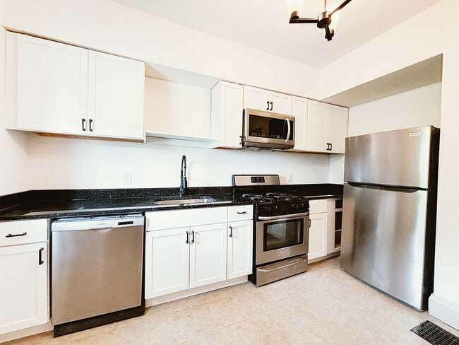 Building Photo - 3550 Woodburn Ave