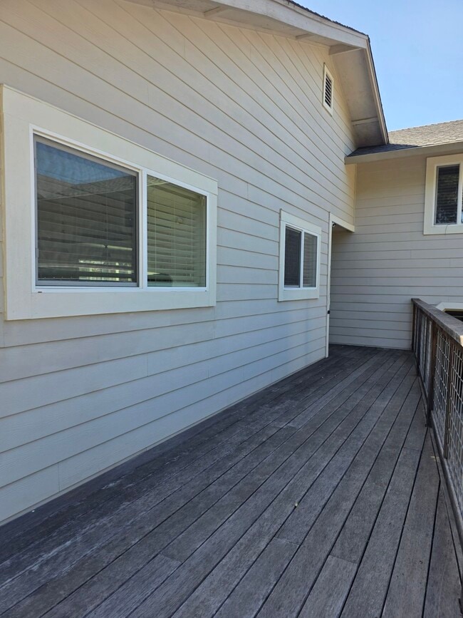 780 W Cotati Ave