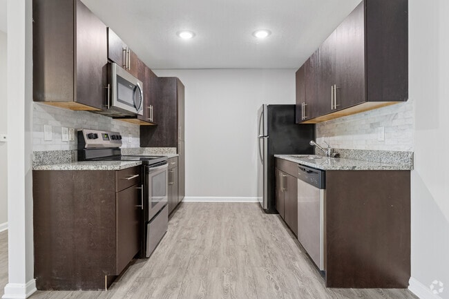 2BR, 2BA - 1,004SF - Kitchen