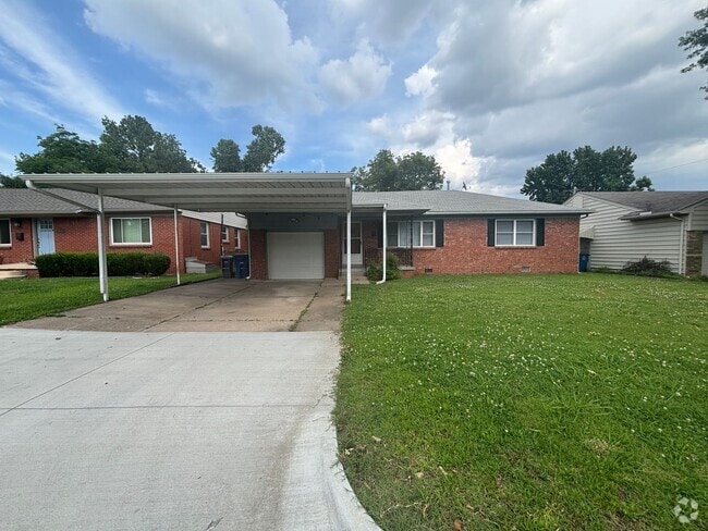 Building Photo - Adorable 3 bed, 1 bath, 1 car midtown bung... Rental