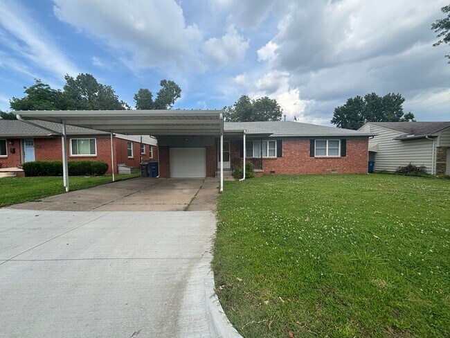 Adorable 3 bed, 1 bath, 1 car midtown bung... - Adorable 3 bed, 1 bath, 1 car midtown bung... Casa