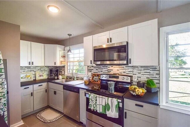 Photo - 1415 Hanover St