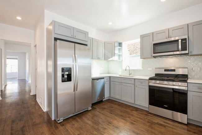 Photo - 3116 N Damen Ave