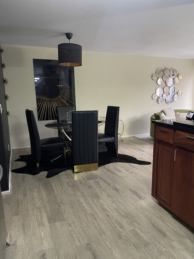 Photo - 458 Skokie Ln