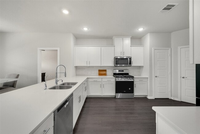 1117 Goldfinch Dr