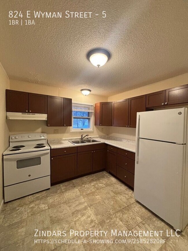 Building Photo - 824 E Wyman Ave Unit 5