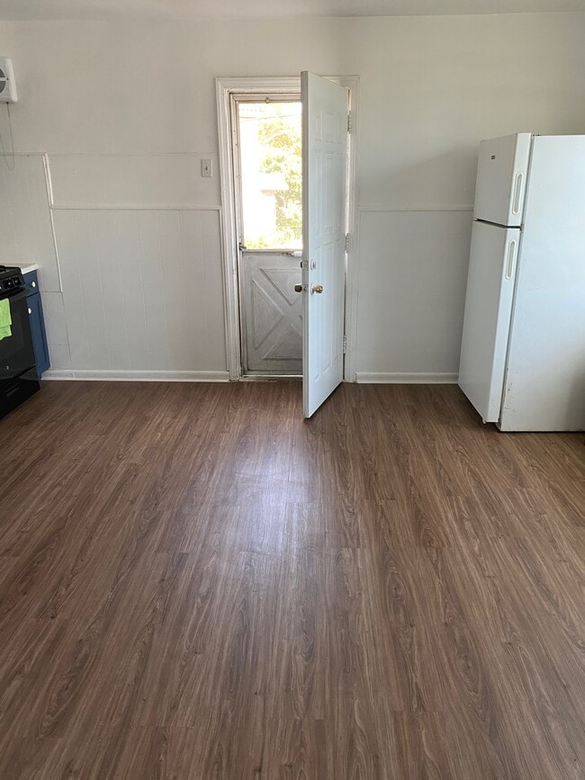 Kitchen - balcony door - 4844 Bingham St Unit 2