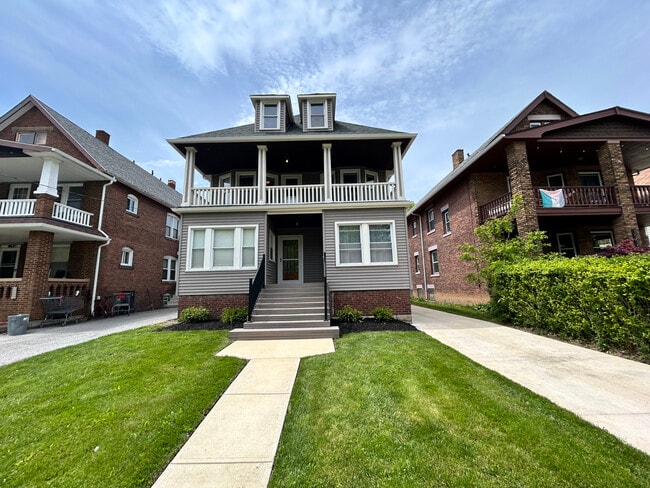 Photo - 1566 Ridgewood Ave Unit Upper Level