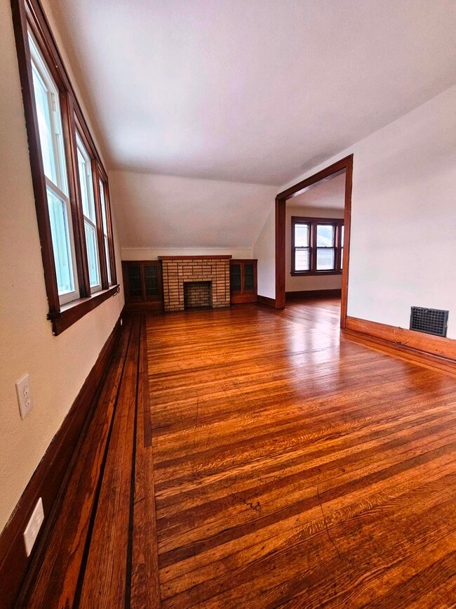 Photo - 536 Winspear Ave Unit Upper