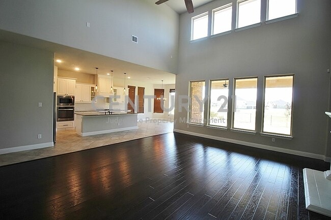 Photo - Luxury 2-Story 4/3.5/3 in Heath Yacht & Golf Club For Rent!