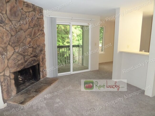 Photo - Cute & Updated 1-Bedroom Condo in Convenie... Unit H-6