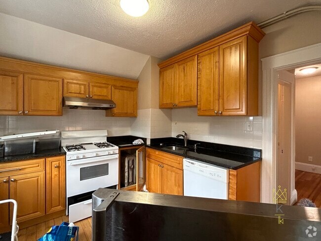 Building Photo - 256 Corey Rd Unit 3 Rental