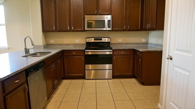 Photo - Spacious 5 Bedroom Home in Reserve at Westcreek