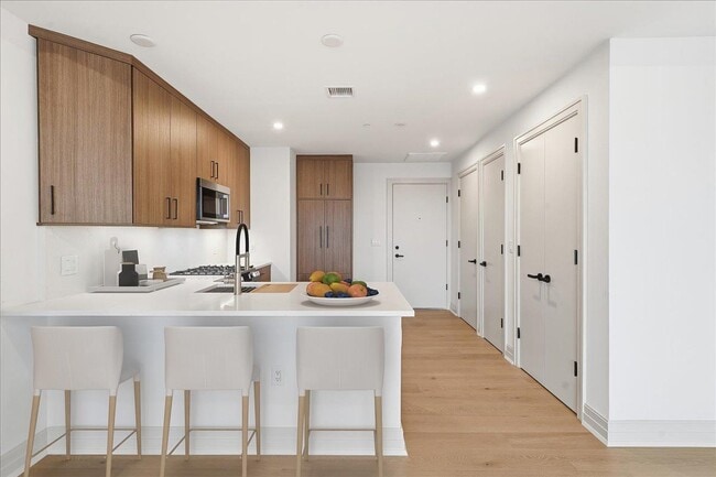 931 Madison St Unit 304