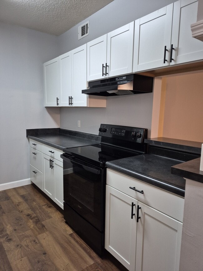 Photo - 1921 Gornto Rd