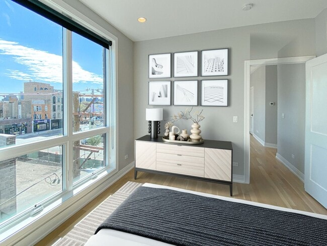 Photo - 1050 W Cornelia Ave