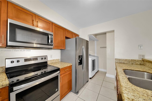 Building Photo - 4033 SW 68th Way Rental